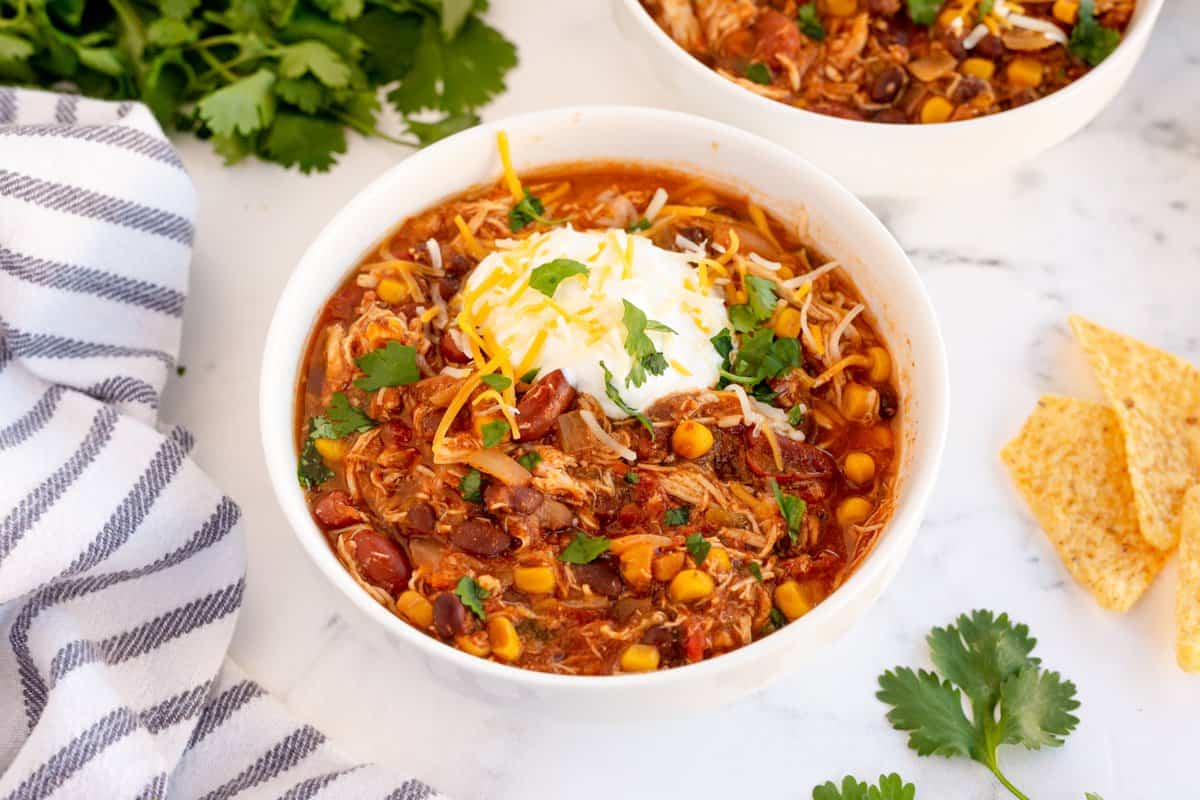 Set and Forget: 10-Hour Crockpot Chicken Chili for Easy Dinners